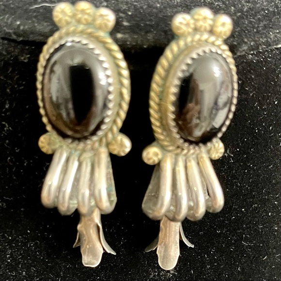 JWK Sterling Silver and Onyx earrings - Picture 4 of 6